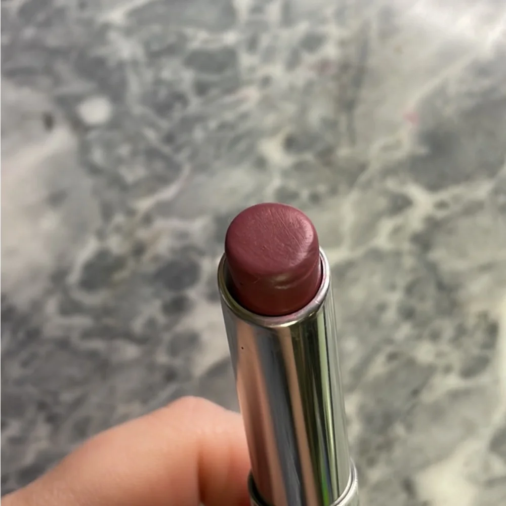 Benefit‎ Moisturizing Tinted Lip Balm Berry